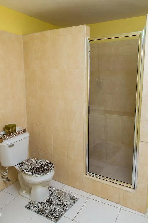 Sky View Guest Apartments Irish Town 公寓式酒店